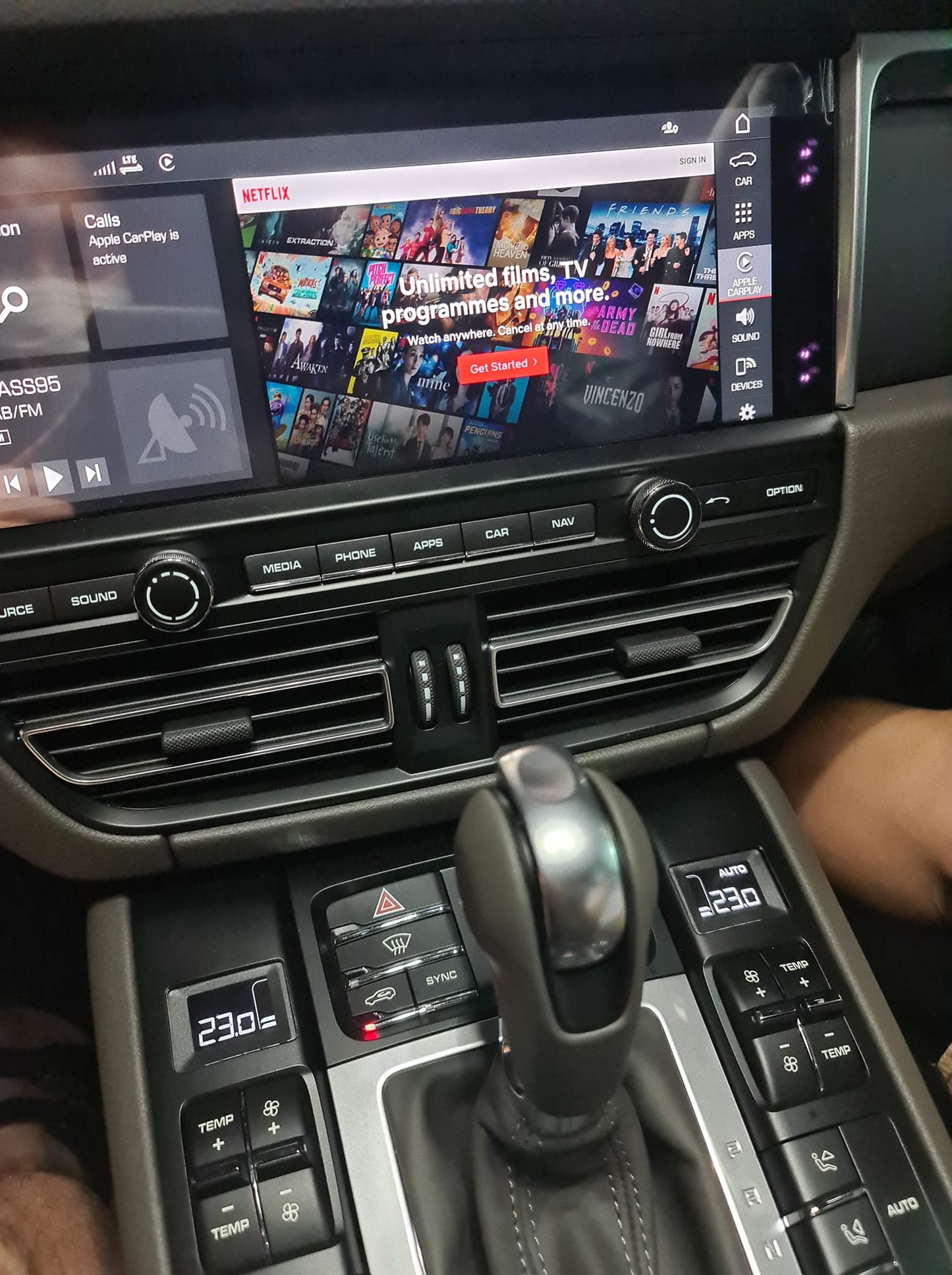 Boîte AI YouTube et Netflix pour Porsche